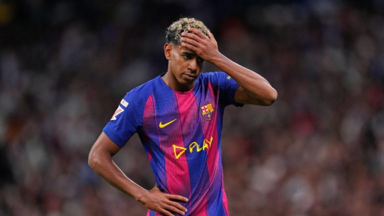 Lamine-Yamal-Barcelona-F365-3-1320x742